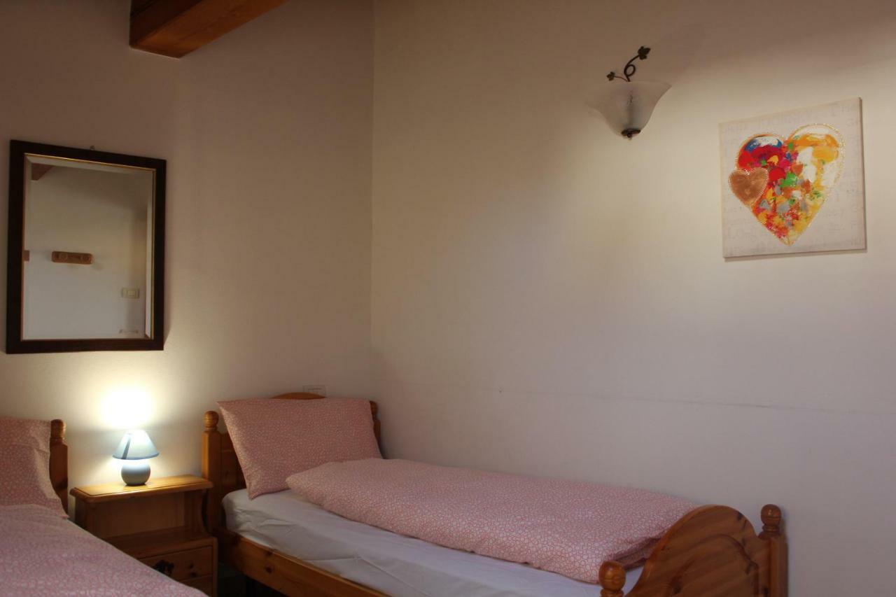 巴多利诺Casa Luisa公寓 外观 照片